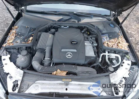 2017 Mercedes-Benz C 300 4Matic/Luxury 4Matic/Sport 4Matic z USA, uszkodzony, nr VIN WDDWF4KB0HR260832